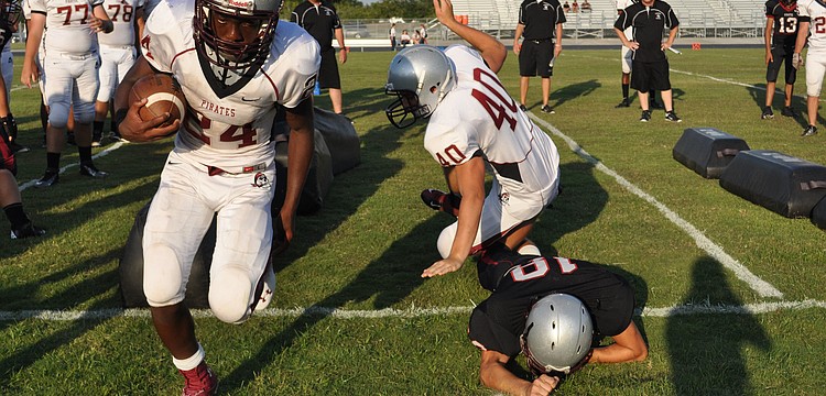 Carlos Crawford edges past defense during a practice drill.
