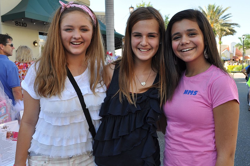 Macy Duregger, Daniella Castrogiovanni and Rachel Levy checked out the auction items.