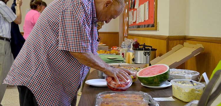 Alta Vista residents fill their plates.