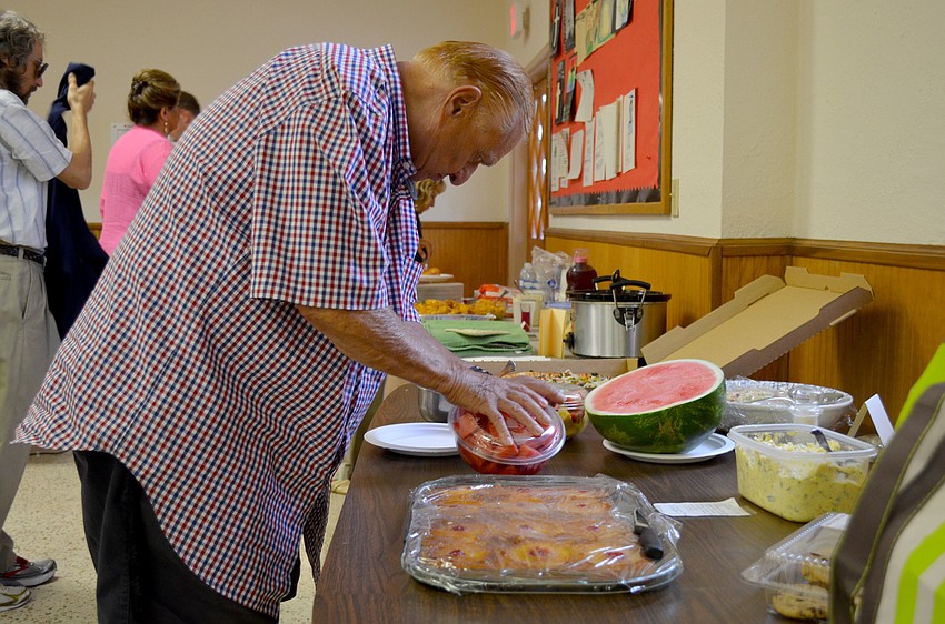 Alta Vista residents fill their plates.