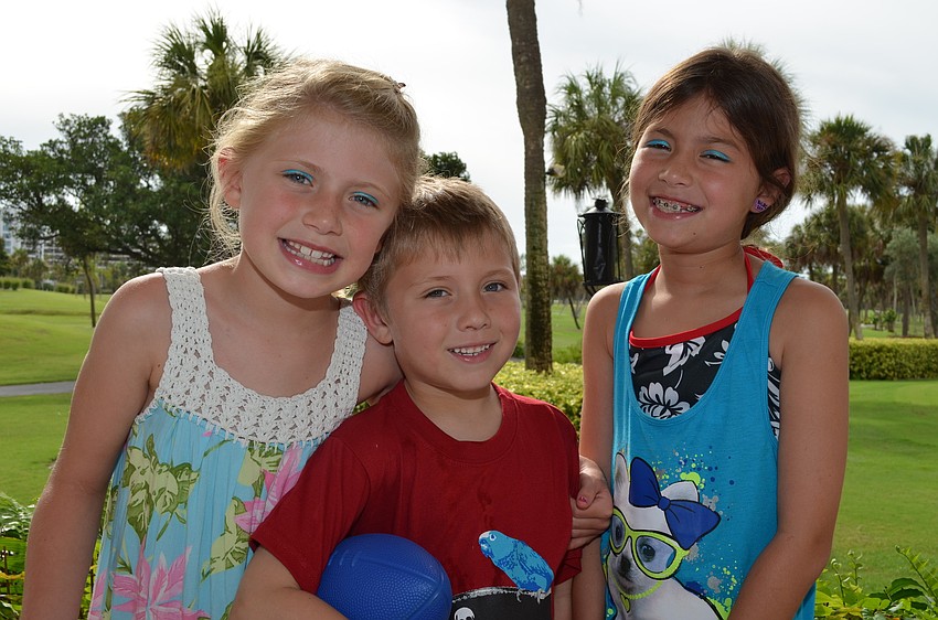 Siblings Sophie, Connor and Elisa Linn