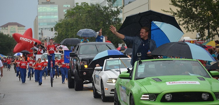Nik Wallenda waves to Sarasotans who welcome him home after he crossed the Grand Canyon earlier last week.