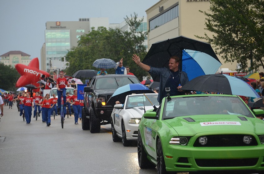 Nik Wallenda waves to Sarasotans who welcome him home after he crossed the Grand Canyon earlier last week.