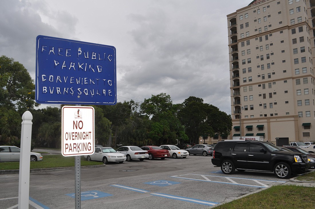 Despite signs indicating otherwise, the city no longer uses the parking lot at Orange Avenue and Laurel Street to supply public parking near Burns Court Ã¢â‚¬â€ a move that has upset some business owners in the area.