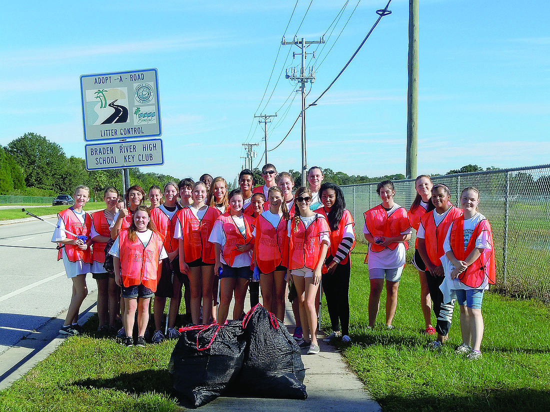 Braden River High SchoolÃ¢â‚¬â„¢s Key Club cleaned up their adopted road.