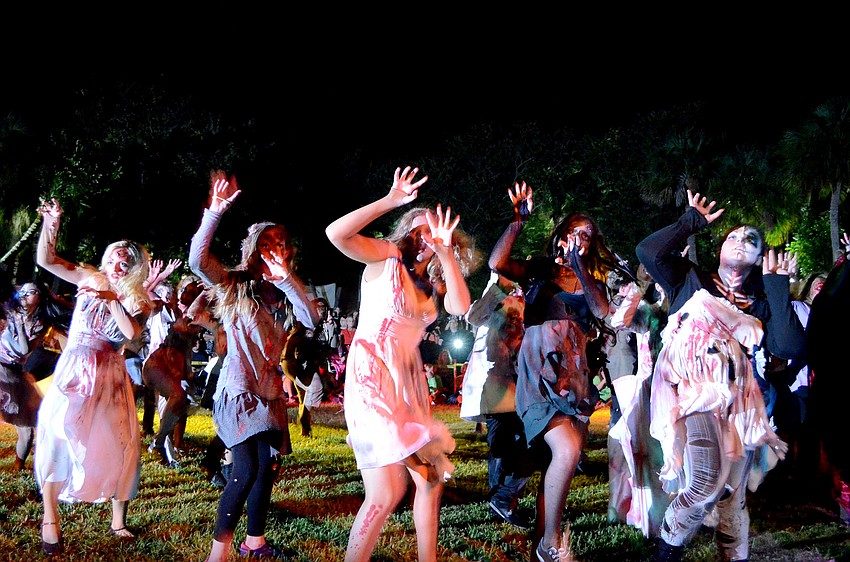 Sarasota High School students perform 'Thriller.