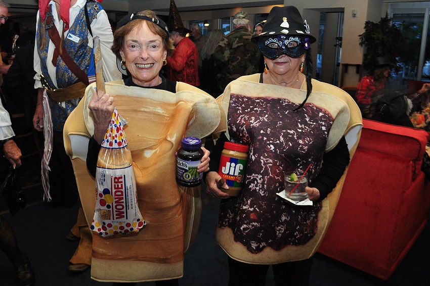 Audrey Singer and Vicky Urban make a sandwich.