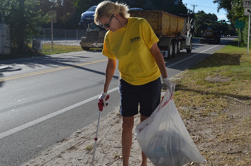 Jeanne Ezcurra picks up trash on Higel Ave.