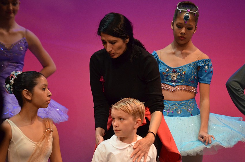 Isabel Dubrocq adjusts her students