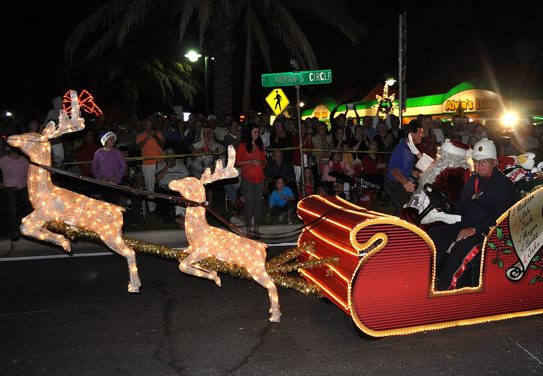 Santa Claus will arrive in style tonight on St. Armands Circle. (File photo)