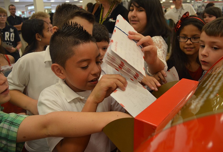 PHOTO GALLERY Macy's Letters to Santa