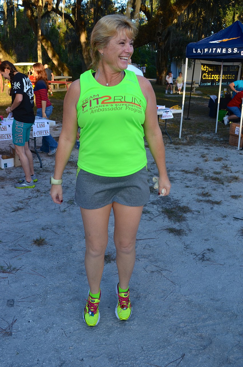 Sandy Donath warms up.