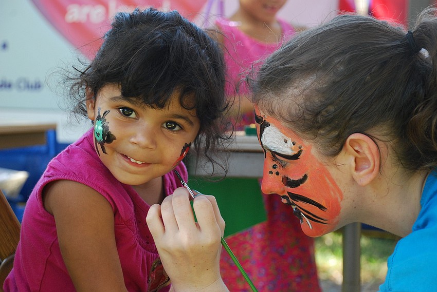 Jolie Banks gets her face painted