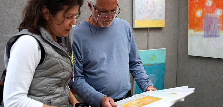 Kyra Strachov discusses her acrylic paintings on canvas with friend Bob Hammond.