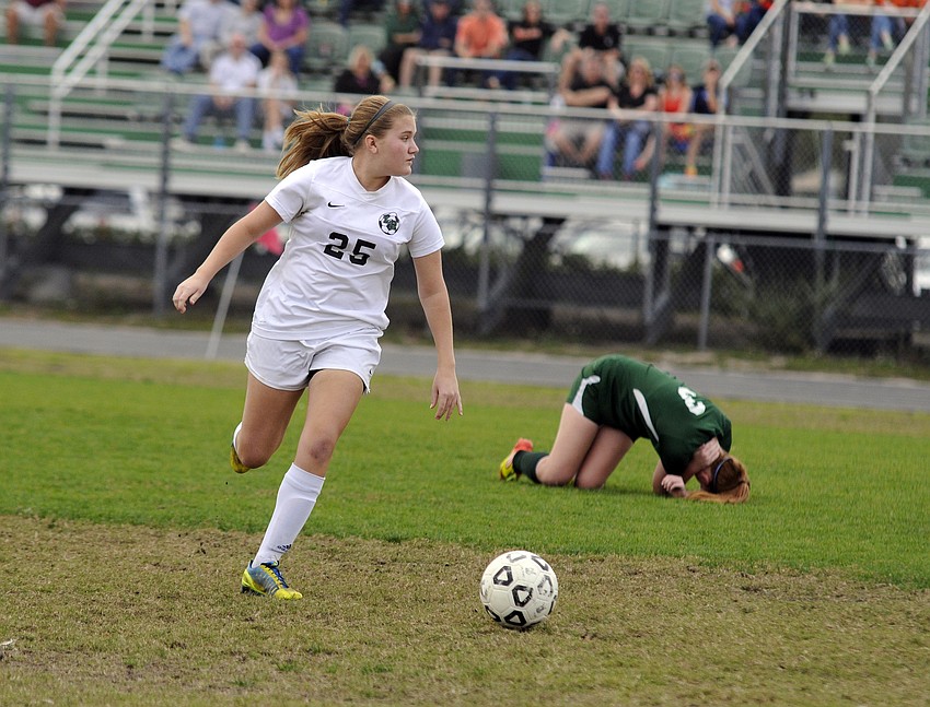 Lakewood Ranch sophomore Carly Mitchell maneuvers the ball through the midfield during the second half.