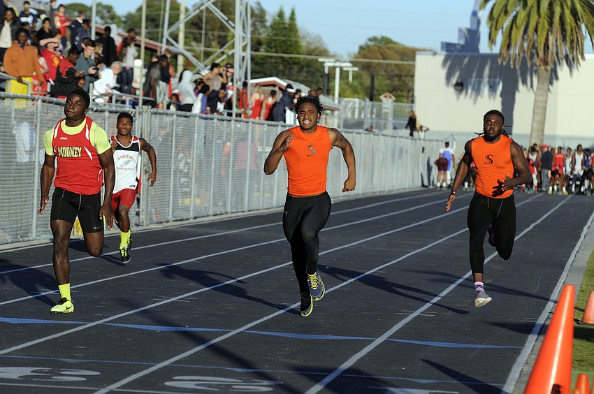 Cardinal Mooneyâ€™s Demardre Patterson and Sarasotaâ€™s Dominique Austin and Jacari Dunbar race to the finish line in the 100-meter dash.