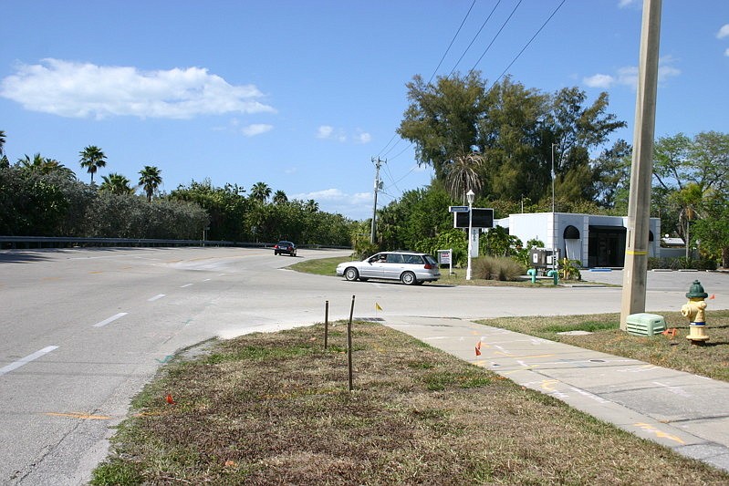An Urban Land Institute report recommends crosswalks and pedestrian islands along busy areas of Gulf of Mexico Drive.