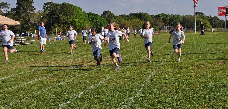 Kaidi Gullion, Maya Almand, Mazey Driscoll, Molly Aldrich and Hope Panagiotu race a 50 yard dash.