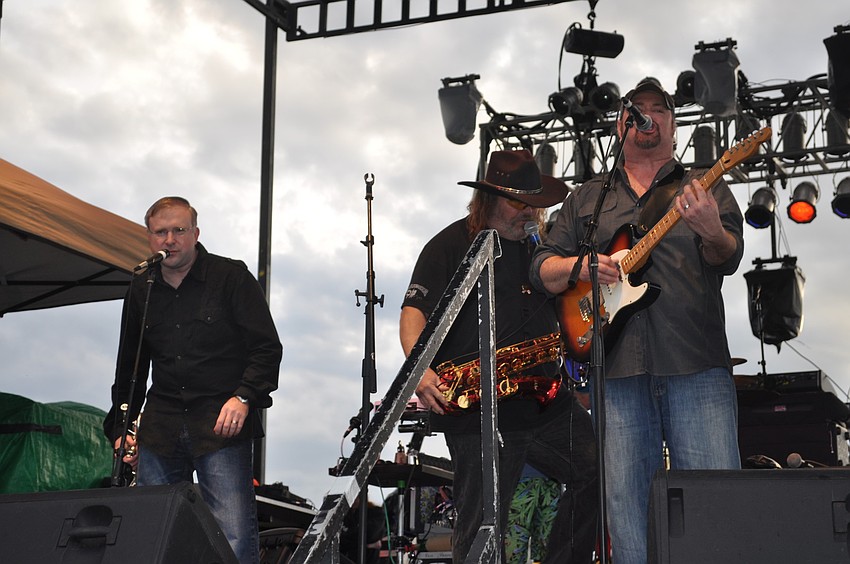 Jeff Cook & The AGB performs.