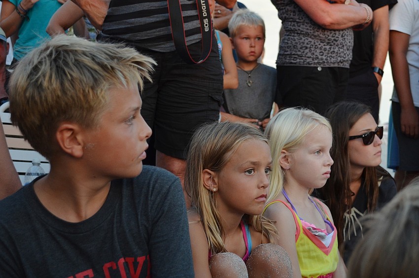 Young spectators patiently wait for the nest opening to begin.
