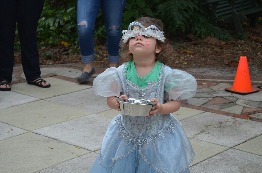 Laiyla Niskiâ€™s crown falls in front of her eyes as she plays a game.