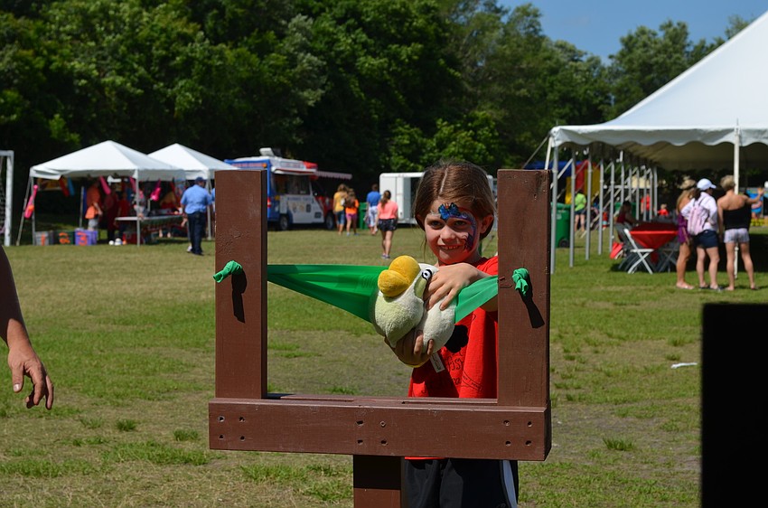 Keira Smith plays Angry Birds.