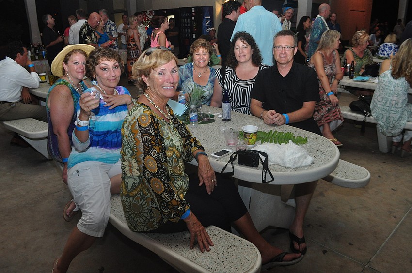 From back left: Janice Muri; Deb Studebaker; Margo Milbrink; Jan Harris; Kimberly Welty; Chris Welty.