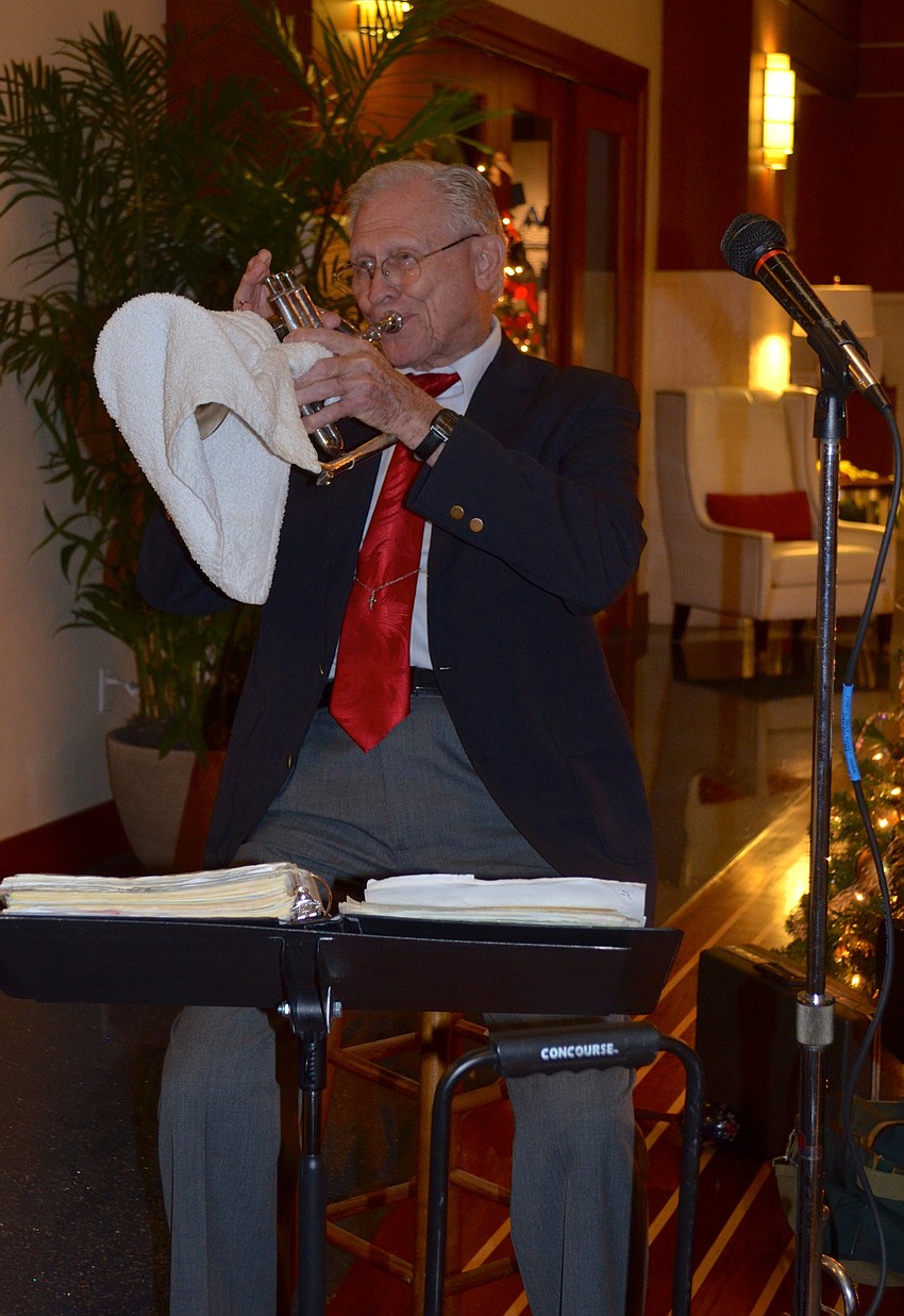 Les Gowan entertains the crowd.