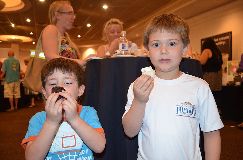 Riley and Brody Catanzarite enjoy their cupcakes.