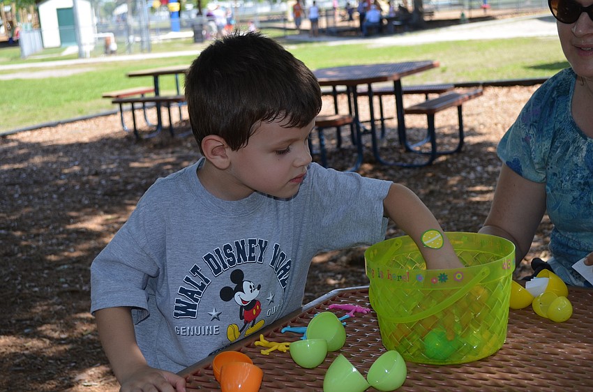 Sam Zink goes through his prizes.