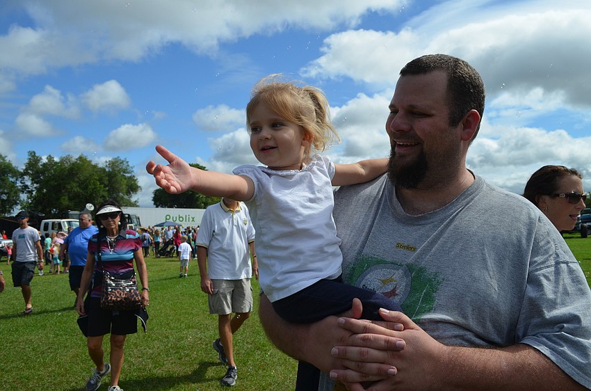 Gena and Matthew Pearce play with bubbles.