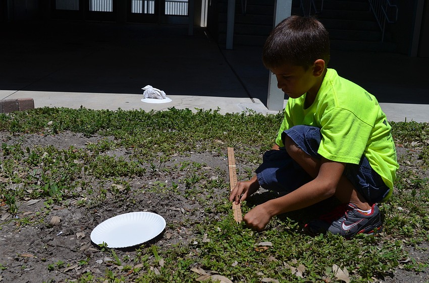 Kiran Ramkissoon measures his thrown discus.