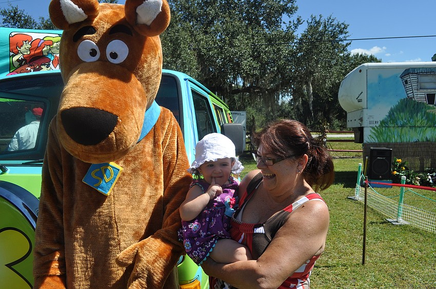 Sandy Loyless and her 16-month-old granddaughter, Aislynn, got friendly with Scooby Doo.