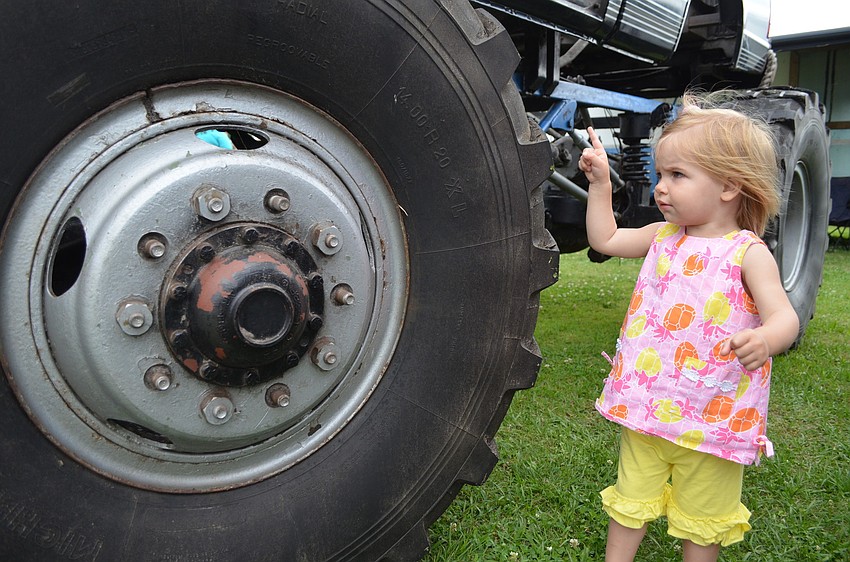 Clinton and Tristan Quenton meet the Easter bunny.