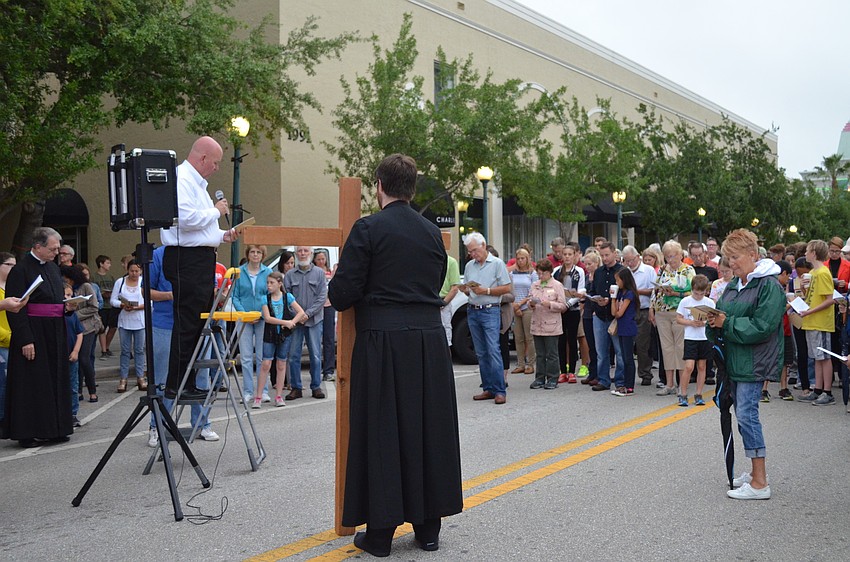 Sarasota Mayor Shannon Snyder reads.