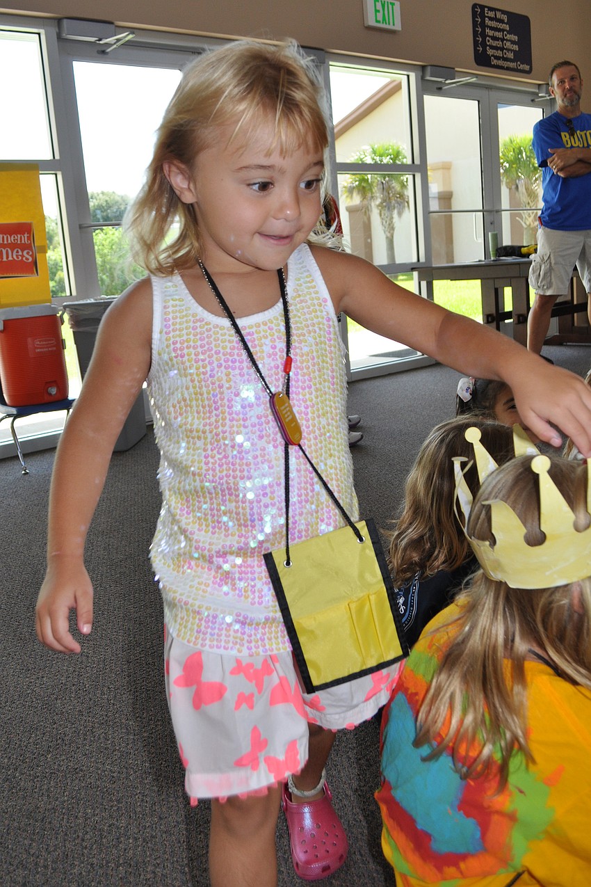 Scarlett Moyer plays 