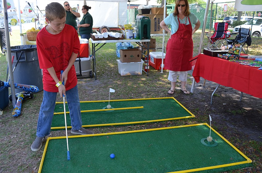 Charles Scarbrough plays miniature golf.
