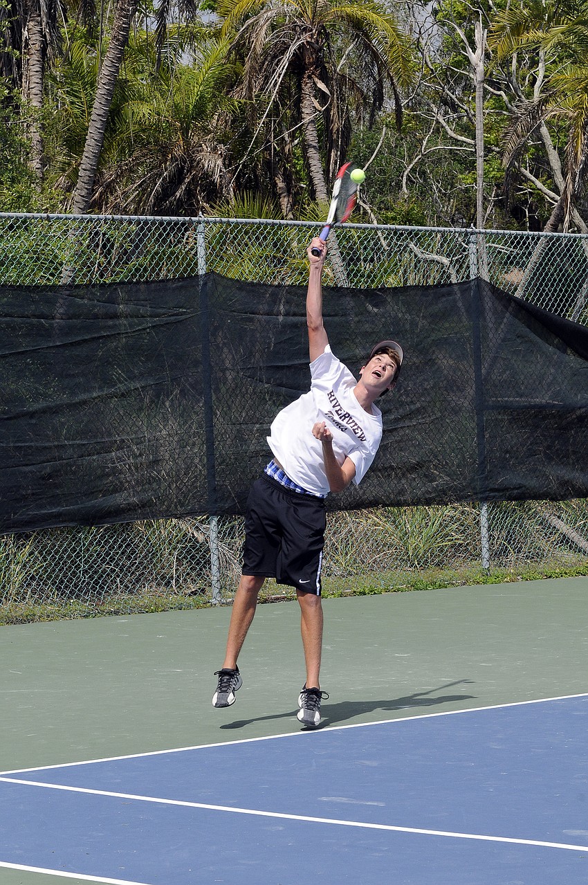 Austin Hirschman serves the ball during his No. 3 singles match.