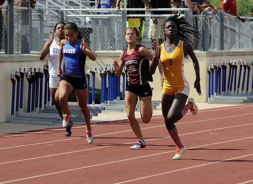 Sarasotaâ€™s Jammeria Higdon won the 100-meter dash in 12.18. She also qualified in the 200.