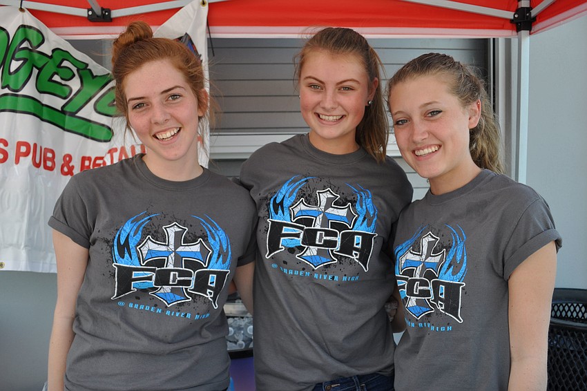 Deanne Sipes, Caroline Hood and Courtney Warren dished out pulled-pork sandwiches.