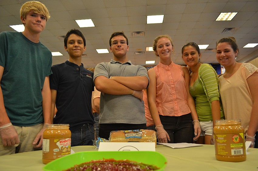 Ninth graders Brady Hill, Ernesto Rendon, Axel Martin, Alicia Neher, Mira Chauhan and Aspen Kaye get ready to make sandwiches.