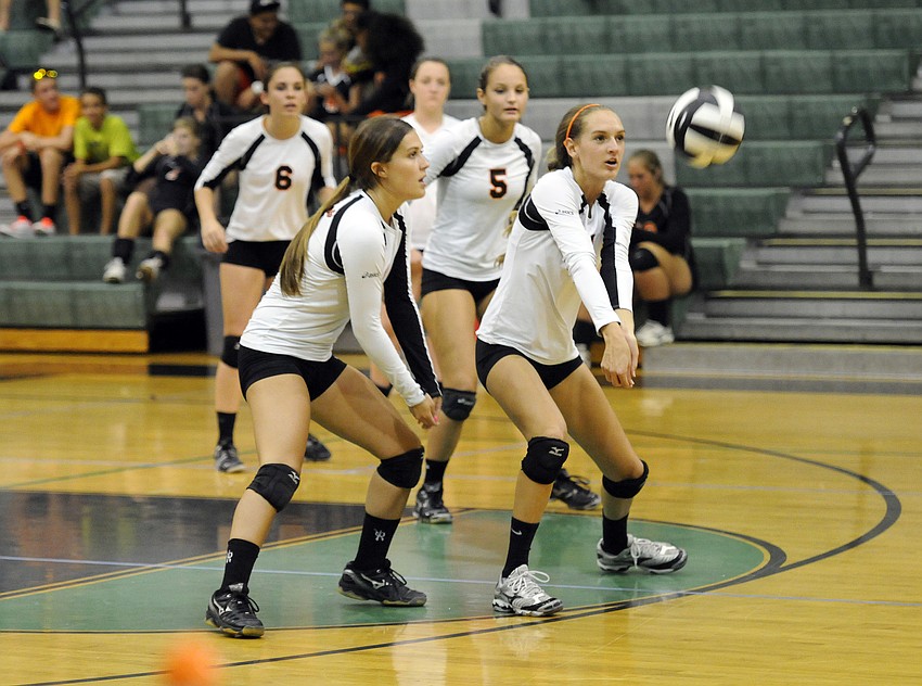 Sarasota senior co-captain Lauren Hochstetler finished with 10 digs.