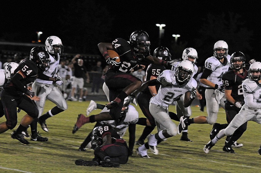 Braden River running back Carlos Crawford returns a kickoff in the first half.
