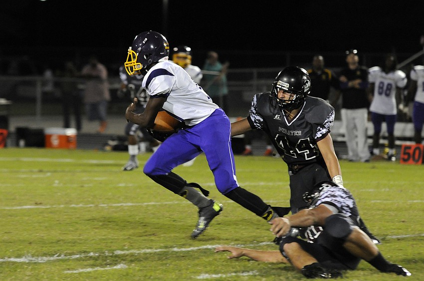 Booker wide receiver Artie Henry caught a 21-yard touchdown pass to open the second half.