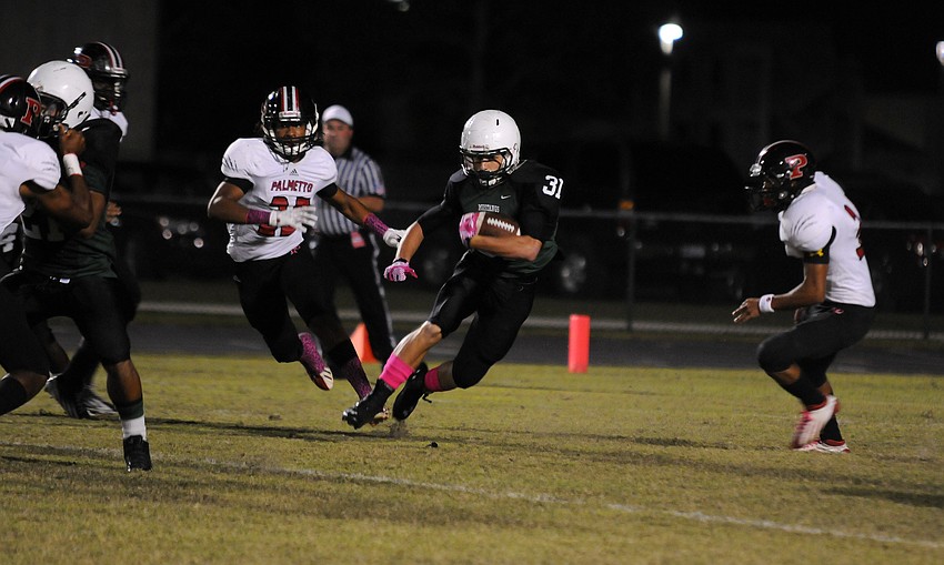 Lakewood Ranchâ€™s James Jeffcoat returns the opening kickoff to the 27-yard line.