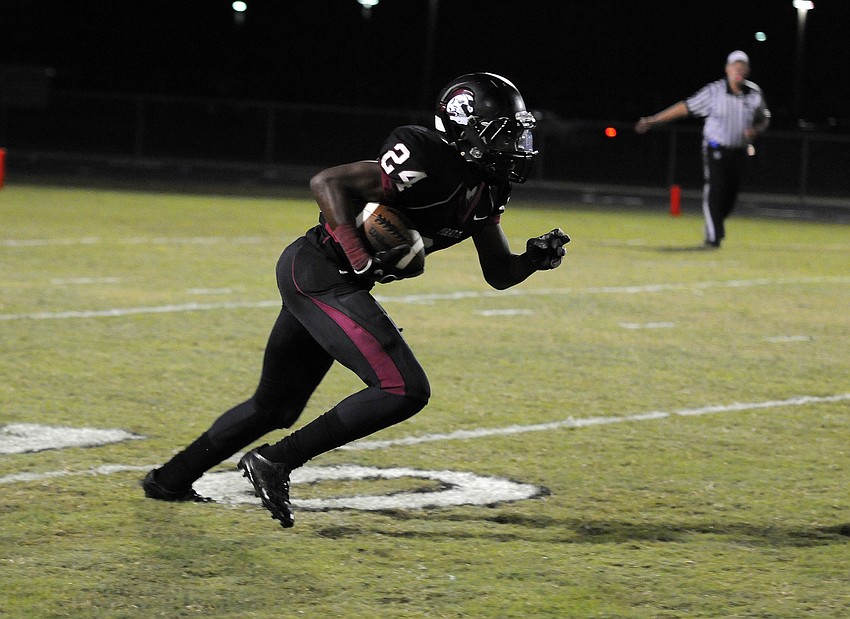 Braden River tailback Carlos Crawford returns a kickoff 30 yards in the third quarter.