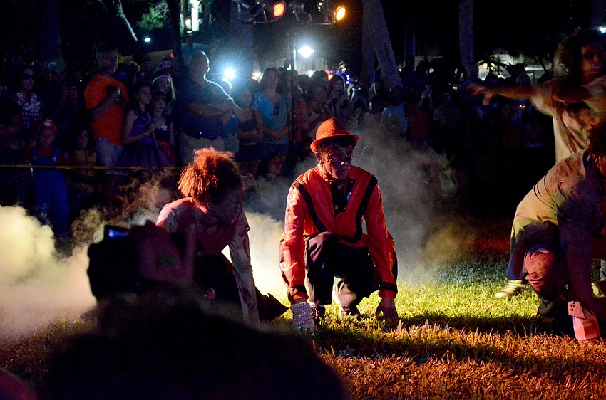 Sarasota High School students perform 'Thriller.