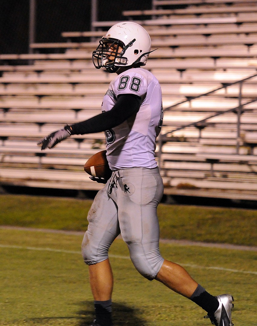 Wyatt McLeod caught a 22-yard touchdown pass with 2:38 left in the first half.