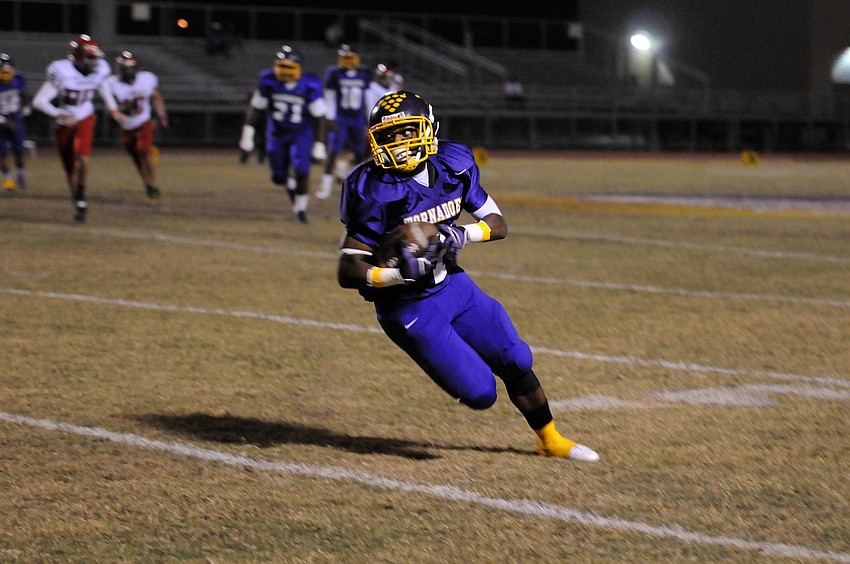 Booker wide receiver Shamyren Waters catches a 15-yard pass for a first down on the Tornadoes opening possession.