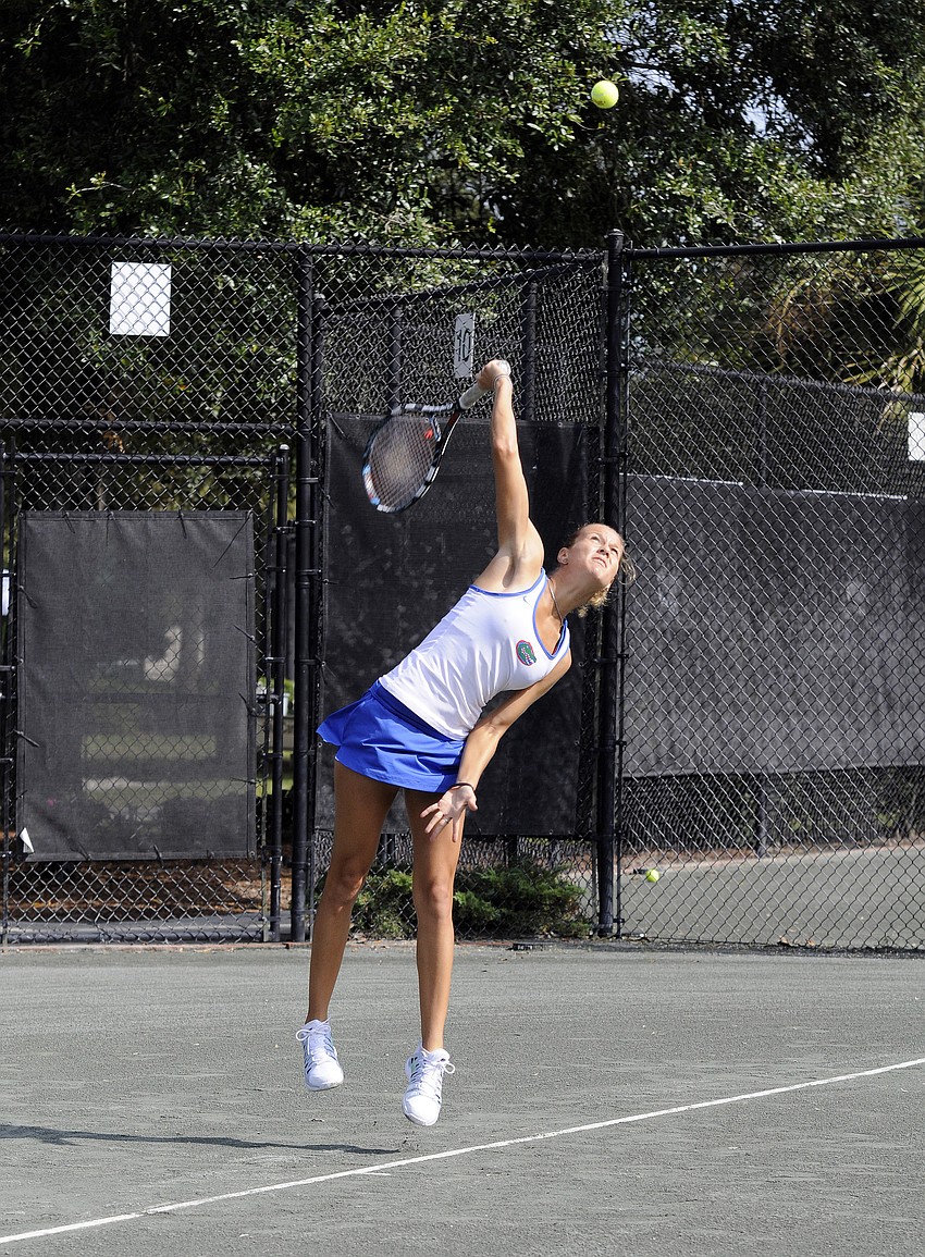 Florida senior Olivia Janowicz serves the ball during her opening round singles match Nov. 8.